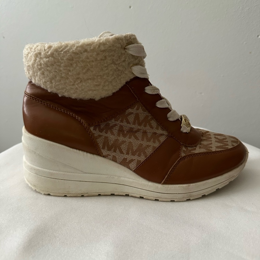 Michael Kors Girls Boot Size 4